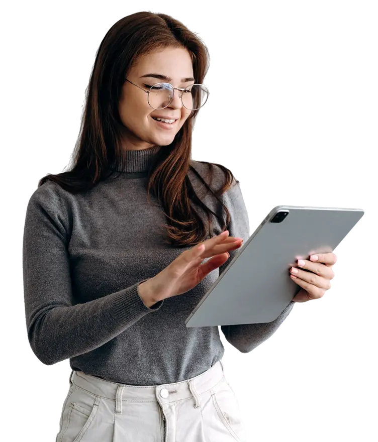 Mujer con tablet sonriendo