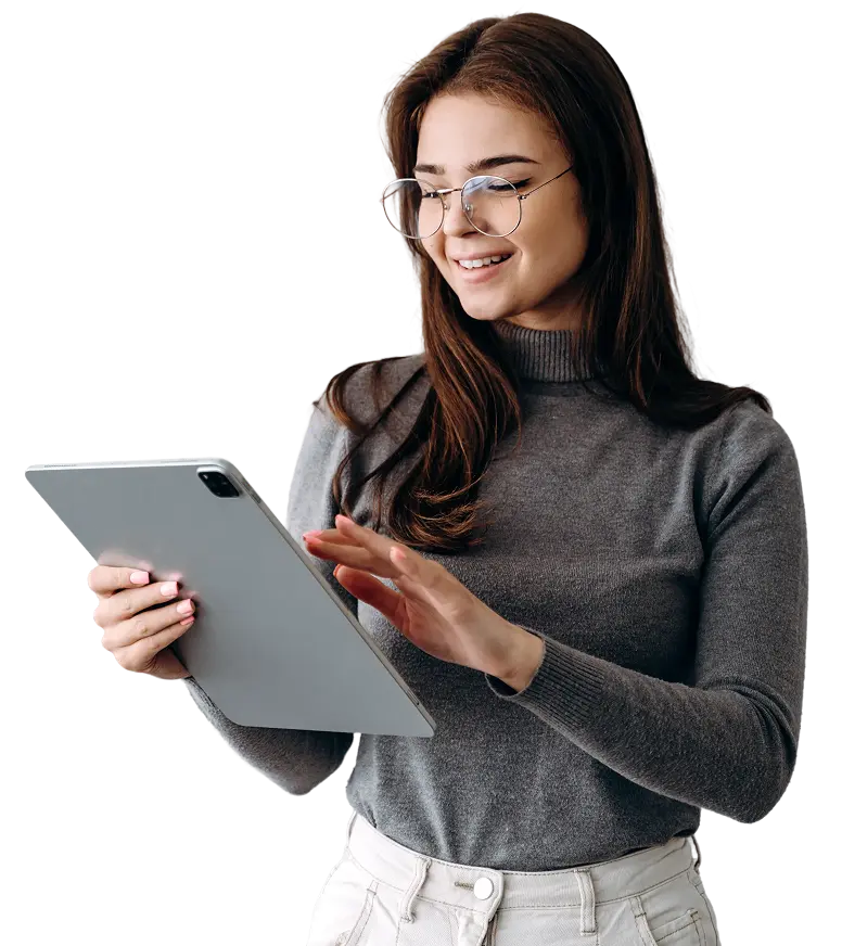 Mujer con tablet sonriendo 3