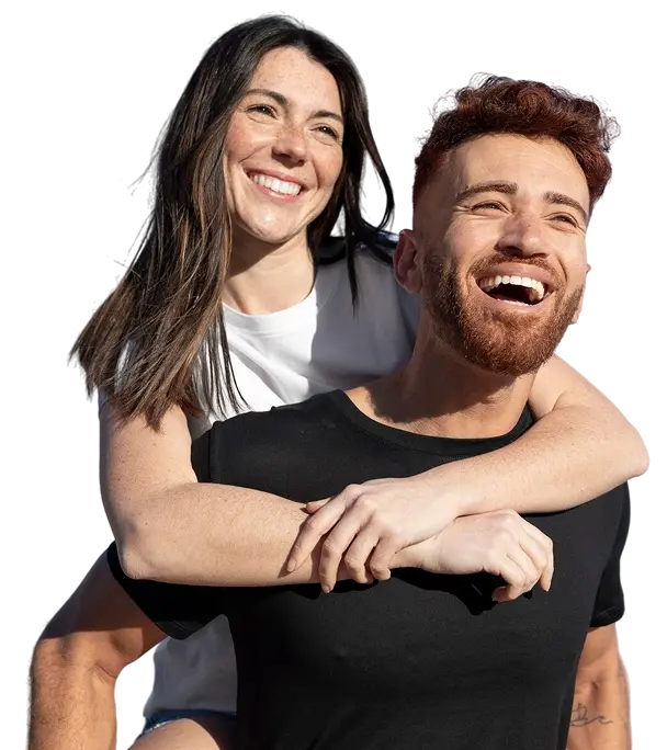 Pareja posando juntos 1